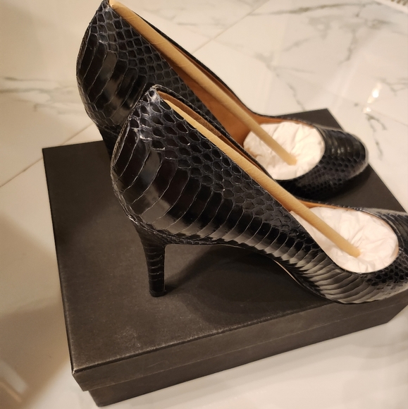 Beautiful Ann Taylor Perfect Pumps Dark Navy size 8 - Picture 6 of 7